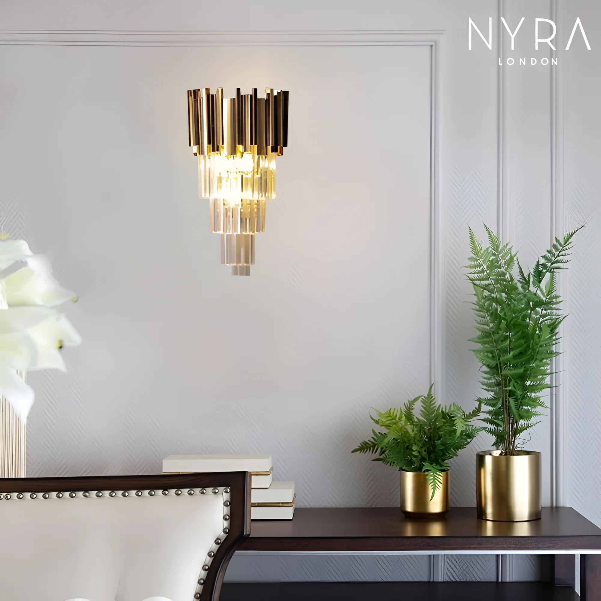 Queen Elizabeth Wall Lamp - Image 8