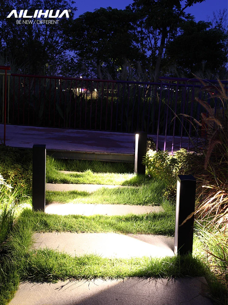 Jackson LED Outdoor Lawn Lamp - Image 4