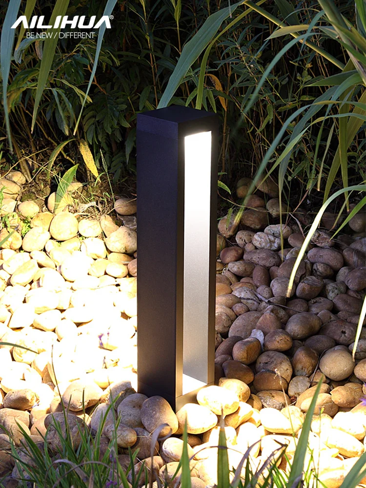 Jackson LED Outdoor Lawn Lamp - Image 5